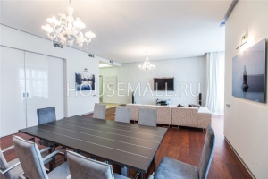 Продажа 4-комн. квартиры  180  м²