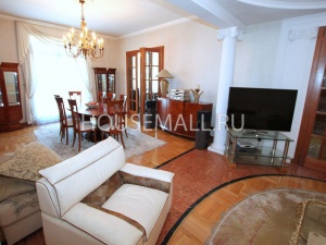 Аренда 3-комн. квартиры  180  м²