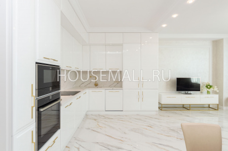 Аренда 3-комн. квартиры  157  м²
