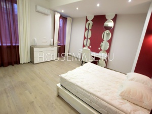 Аренда 3-комн. квартиры  122  м²