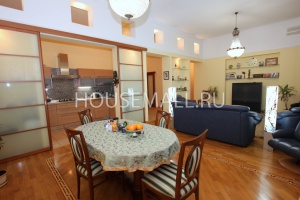 Продажа 5-комн. квартиры  180  м²
