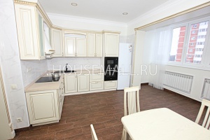 Аренда 3-комн. квартиры  141  м²